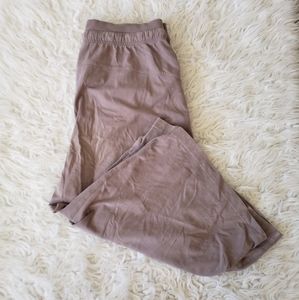 Size 10 lululemon wide leg capris